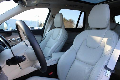 2023 Volvo XC90 Recharge Plug-In Hybrid T8 Ultimate Bright Theme 7-Seater