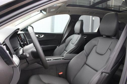 2025 Volvo XC60 B5 Core