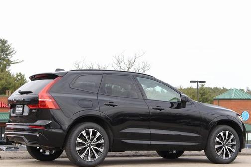 2025 Volvo XC60 B5 Core