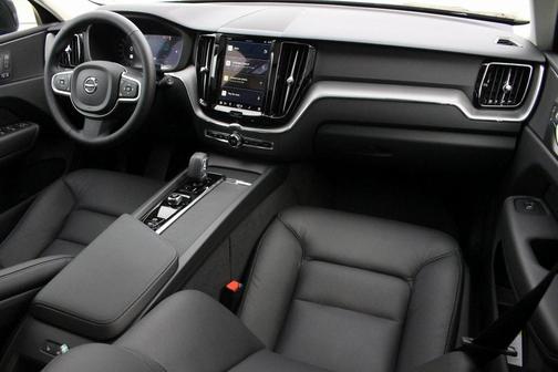 2025 Volvo XC60 B5 Core