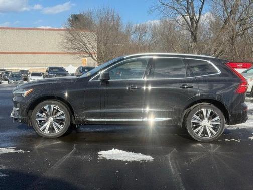 2023 Volvo XC60 B5 Plus Bright Theme