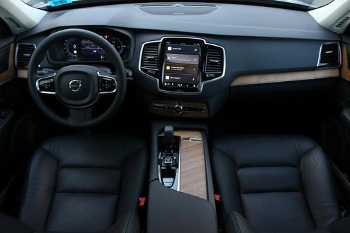 2024 Volvo XC90 Recharge Plug-In Hybrid T8 Plus Bright Theme 7 Passenger