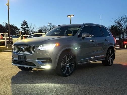 2024 Volvo XC90 B6 Plus Bright Theme 7-Seater