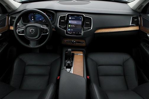 2024 Volvo XC90 B6 Plus Bright Theme 7-Seater