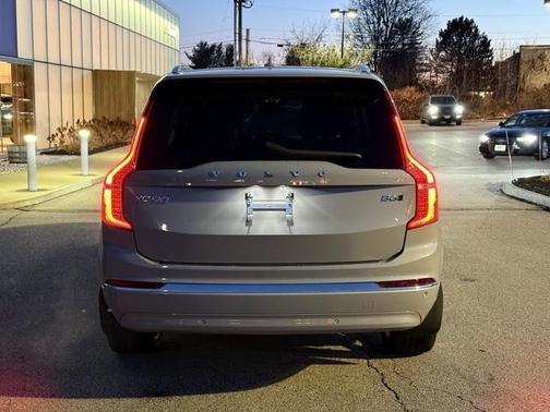 2024 Volvo XC90 B6 Plus Bright Theme 7-Seater