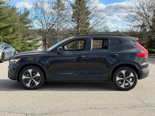 2025 Volvo XC40 B5 Plus Dark Theme