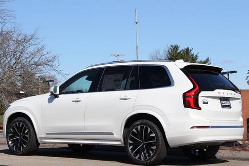 2025 Volvo XC90 B6 Plus 7-Seater