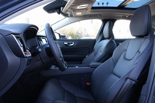 2025 Volvo S60 B5 Plus