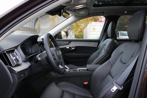 2026 Volvo XC90 B6 Ultra Dark Theme 7-Seater