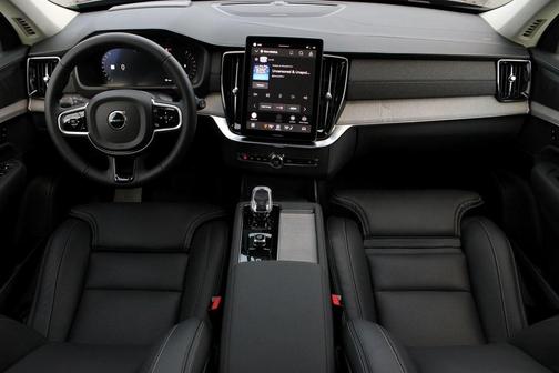 2026 Volvo XC90 B6 Ultra Dark Theme 7-Seater