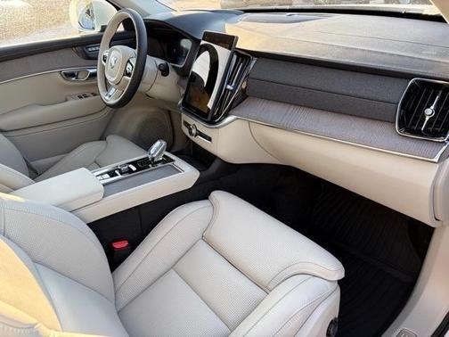 2026 Volvo XC90 B6 Ultra 7-Seater