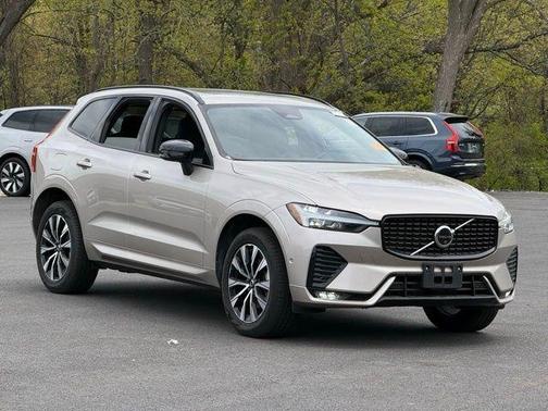 Bright 2025 Volvo XC60 B5 Plus
