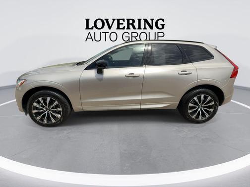 Bright 2025 Volvo XC60 B5 Plus