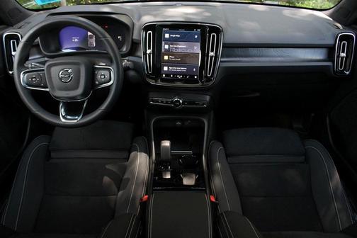 2024 Volvo C40 Recharge Pure Electric Twin Plus