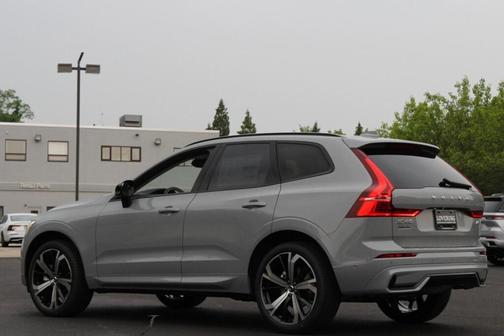 2025 Volvo XC60 B5 Ultra