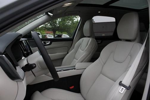 2025 Volvo XC60 B5 Ultra