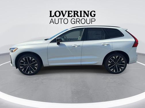 Crystal White 2026 Volvo XC60 B5 Ultra