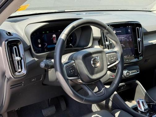 2023 Volvo XC40 B5 Plus Bright Theme