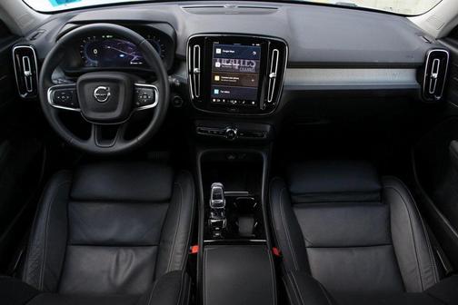 2023 Volvo XC40 B5 Plus Bright Theme