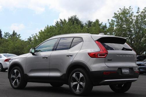 2023 Volvo XC40 B5 Plus Bright Theme