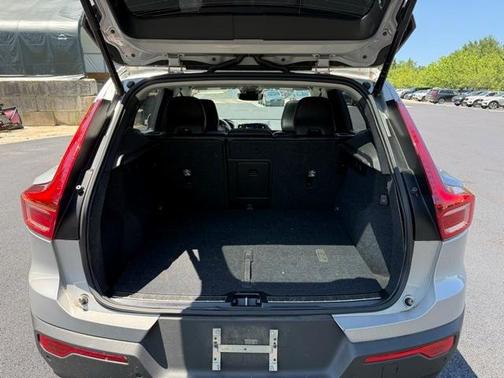 2023 Volvo XC40 B5 Plus Bright Theme