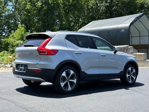 2023 Volvo XC40 B5 Plus Bright Theme