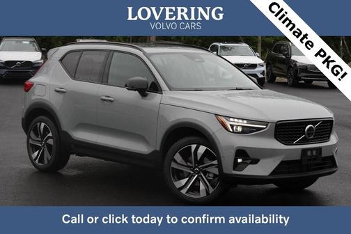 2025 Volvo XC40 B5 Ultra Dark Theme