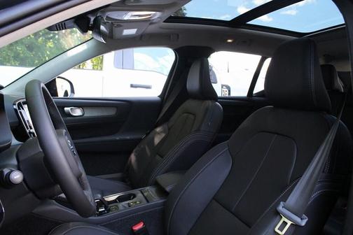 2026 Volvo XC40 B5 Core