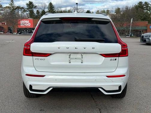 2025 Volvo XC60 B5 Plus