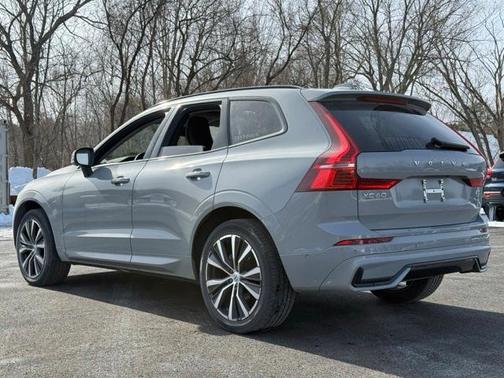 2025 Volvo XC60 B5 Plus