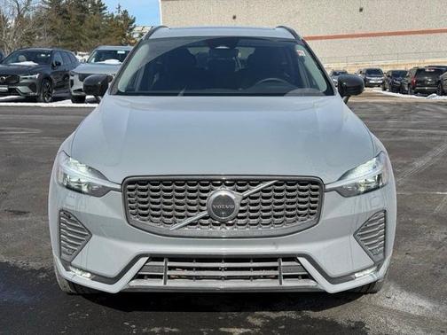 2025 Volvo XC60 B5 Plus