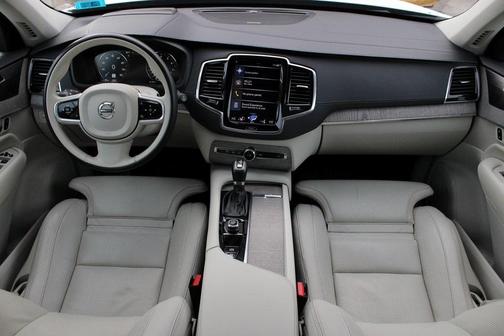 2022 Volvo XC90 T6 Inscription 7 Passenger
