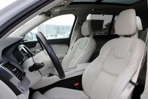 2022 Volvo XC90 T6 Inscription 7 Passenger