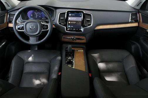 2024 Volvo XC90 B5 Plus Bright Theme