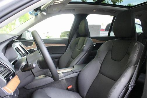 2024 Volvo XC90 B5 Plus Bright Theme