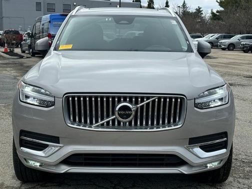 2024 Volvo XC90 B5 Plus Bright Theme