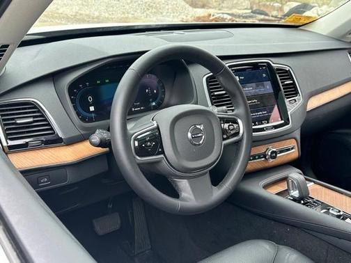 2024 Volvo XC90 B5 Plus Bright Theme