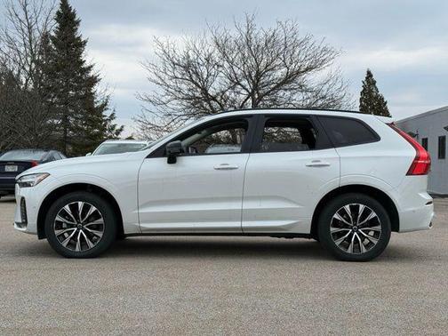 2025 Volvo XC60 B5 Plus
