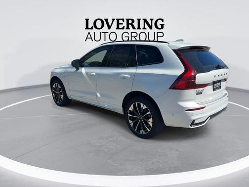Crystal White 2026 Volvo XC60 Plug-In Hybrid T8 Plus