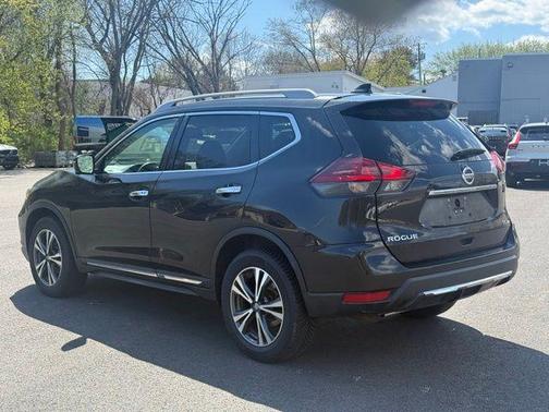 Magnetic Black 2018 Nissan Rogue SL