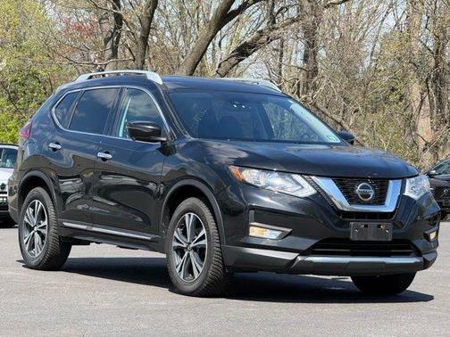 Magnetic Black 2018 Nissan Rogue SL