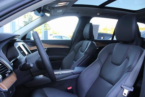 2024 Volvo XC90 B6 Plus Bright Theme 7-Seater