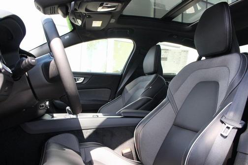 2024 Volvo S60 B5 Plus Black Edition