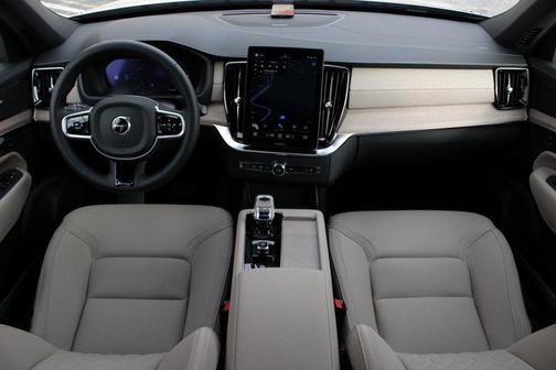 2026 Volvo XC90 B6 Plus 7-Seater