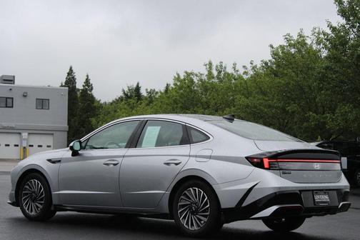 2024 Hyundai SONATA Hybrid Limited