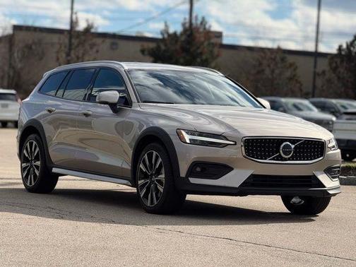 2025 Volvo V60 Cross Country B5 Ultra