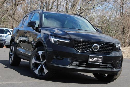 2024 Volvo XC40 B5 Plus Dark Theme