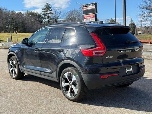 2024 Volvo XC40 B5 Plus Dark Theme