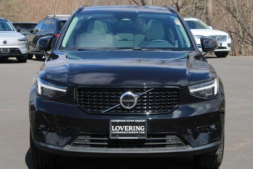 2024 Volvo XC40 B5 Plus Dark Theme