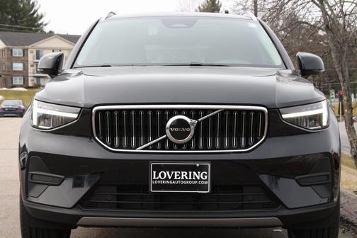 2025 Volvo XC40 B5 Core Bright Theme